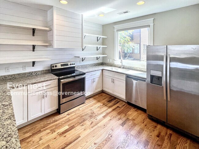Building Photo - Lovely 2-Bedroom Home with Modern Amenitie...