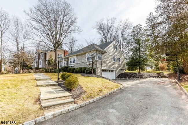 Building Photo - 11 Wordsworth Rd