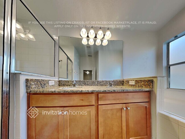 Building Photo - 1151 Sophia Blvd