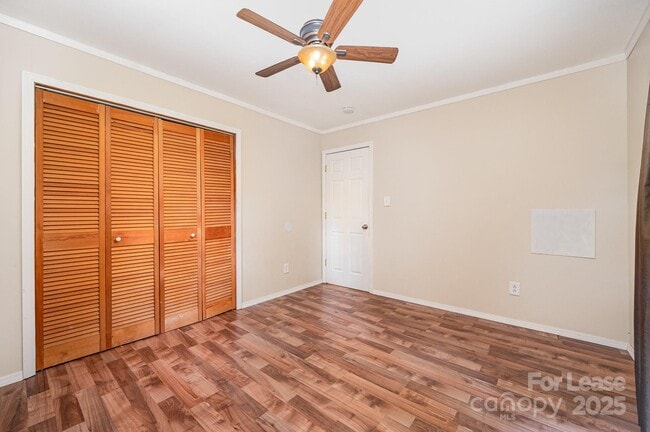 Building Photo - 6118 S Rocky River Rd