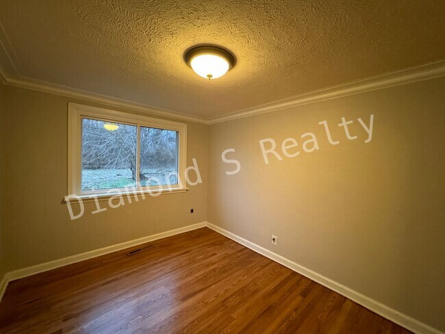 Building Photo - 3435 S Sulgrove Ave