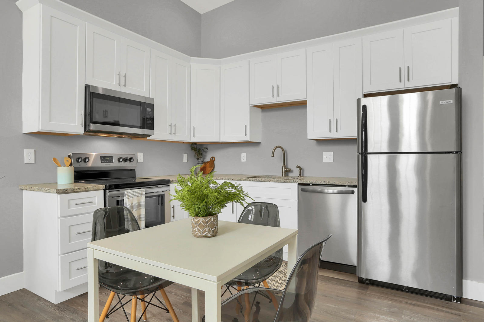 Stainless and Granite - 4716 Macklind Ave