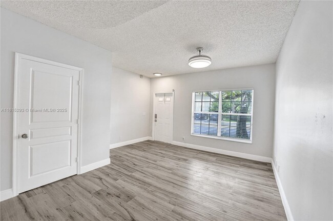 Building Photo - 16607 Hemingway Dr