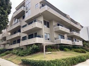 Building Photo - Beachside Furnished Retreat! Remodeled 2BD/2BA Condo Steps from the Sand!