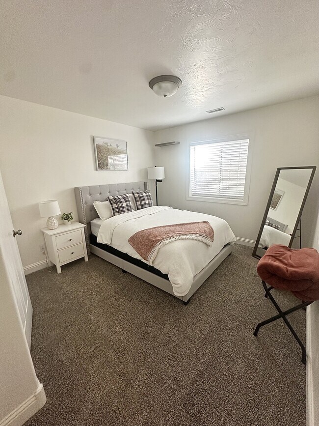 Building Photo - 3920 Flint Ave