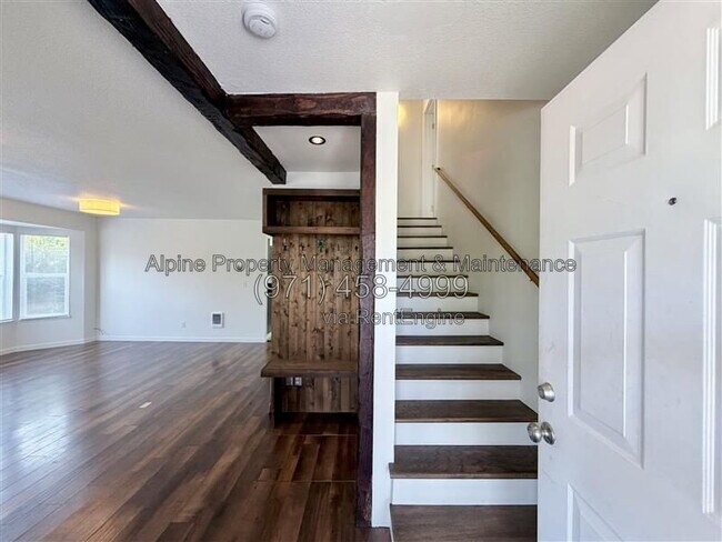 Building Photo - 5238 NE 14th Pl
