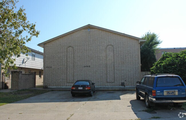 Primary Photo - 2405 Manson Ave