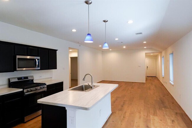 Building Photo - 14428 Sugar Pines Dr