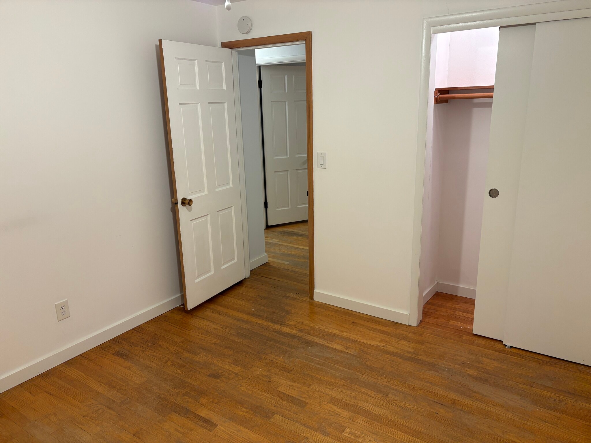 Guest Bed 1 - 12815 NE Fremont St