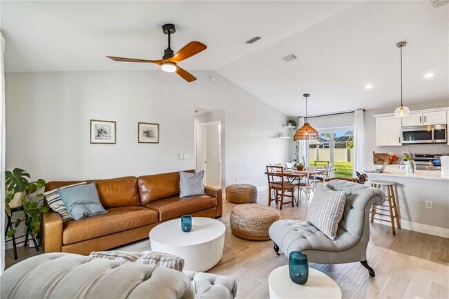 Building Photo - 6771 Topeka Ln