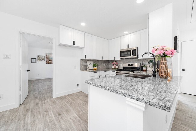 Building Photo - 5130 Riverwood Dr