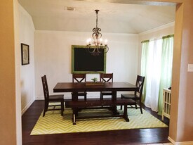 Building Photo - 1666 Knoll Ridge Circle