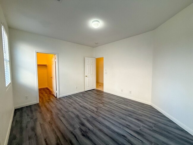 Building Photo - SPACIOUS HOME IN GATED COMMUNITY WITH POOL, RV PARKING & 4-CAR GARAGE!