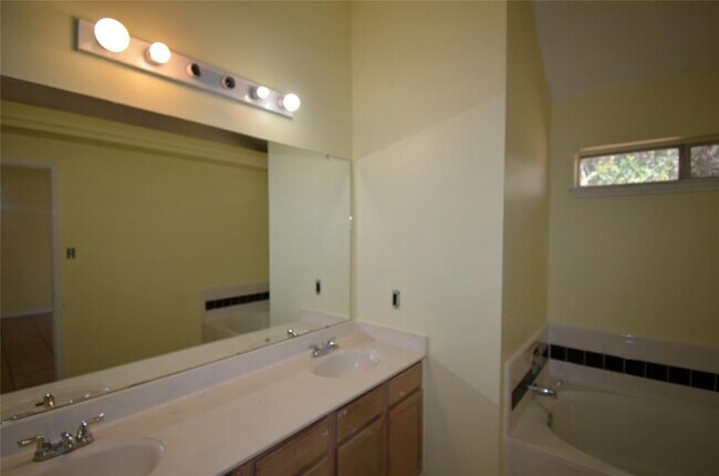 Building Photo - 4729 Castleman Dr