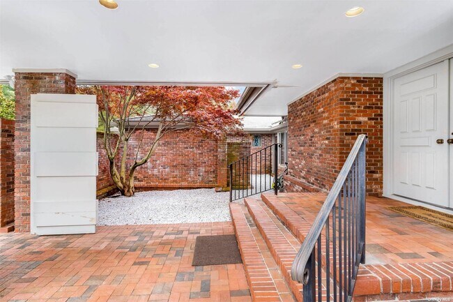 Building Photo - 461 Muttontown Eastwoods Rd