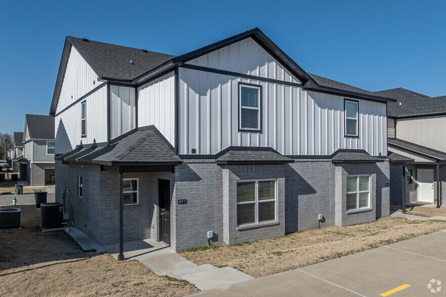 Building Photo - Towne West