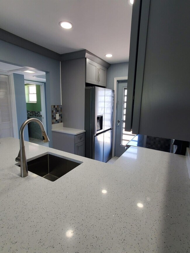 Building Photo - 1481 S Ocean Blvd