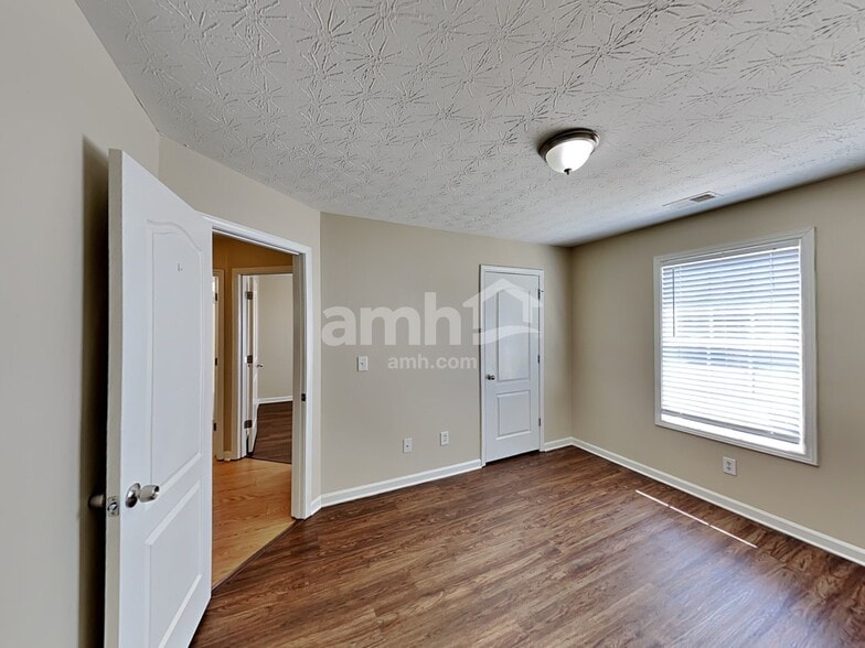 Building Photo - 51 Wayne Meadows Ct