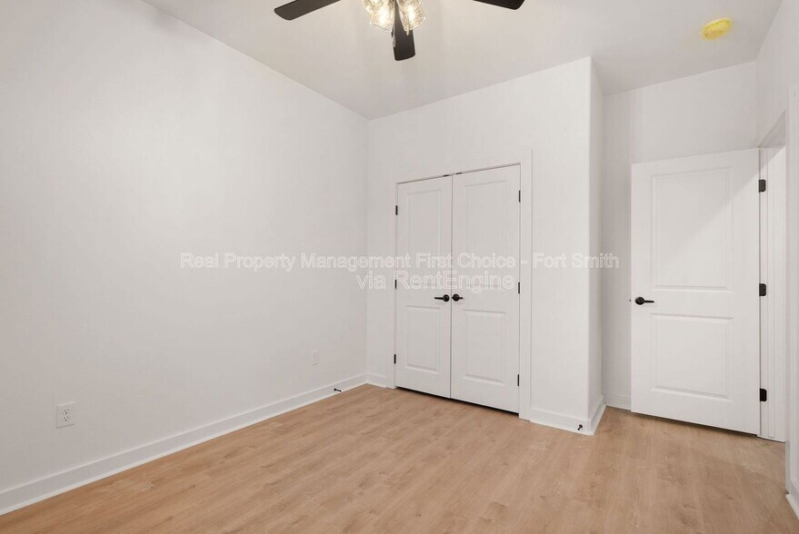 Building Photo - 8826 Cantera Dr