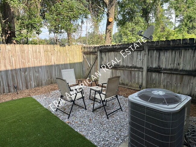 Building Photo - 5 Chatelaine Cir SE