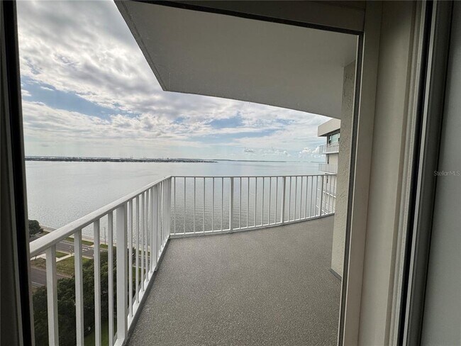 Building Photo - 2611 Bayshore Blvd
