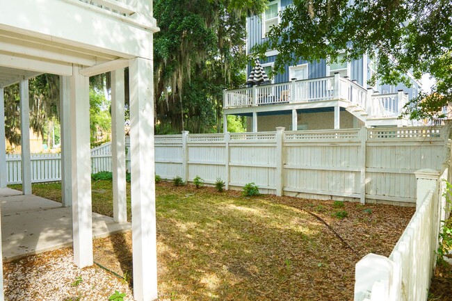 Building Photo - Four Bedroom Home on Ladies Island