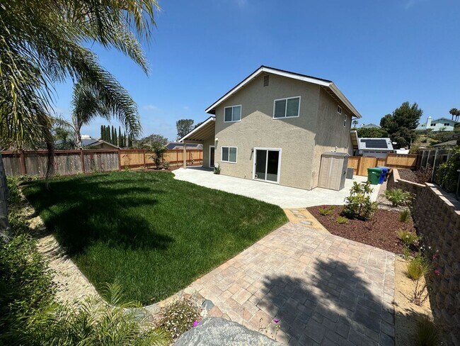 Building Photo - 3 Bedroom 2.5 Bath Home Near Lake Calavera!