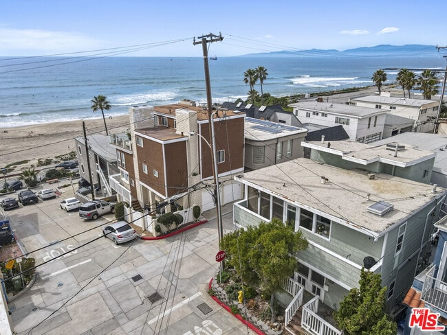 Building Photo - 115 44th St