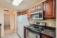 Building Photo - Move-In Special - 2bed/2bath Foothills Rio...