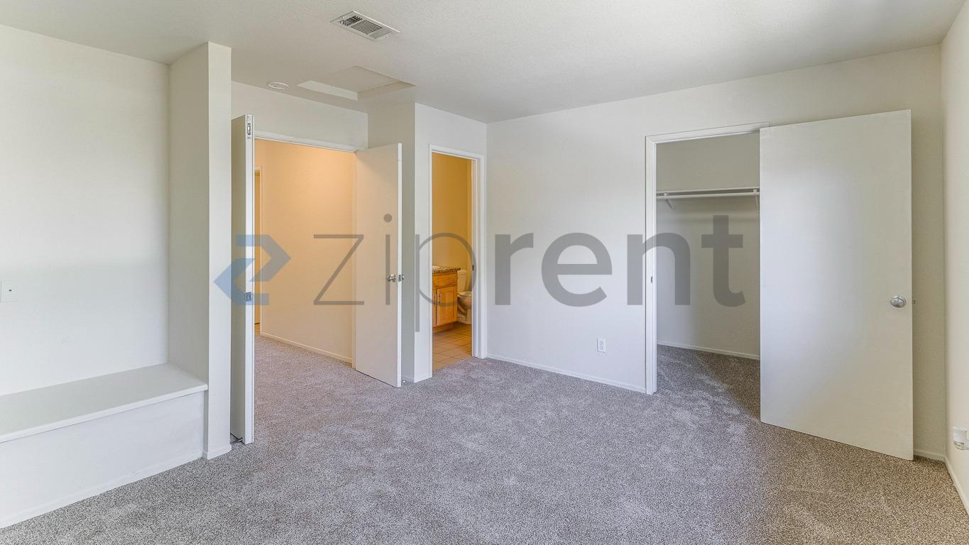 Building Photo - Unit