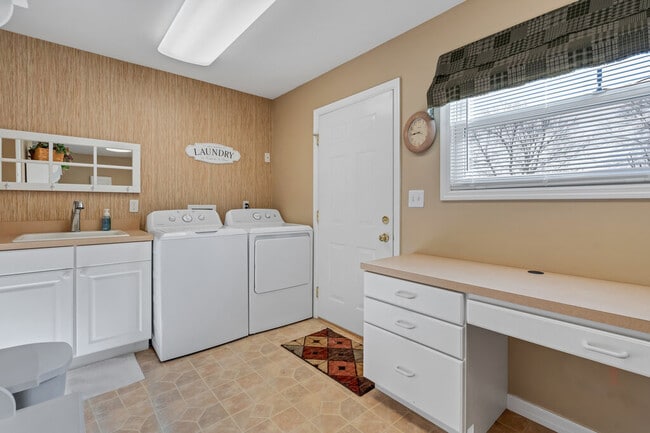 Building Photo - 10 Apple Tree Ct