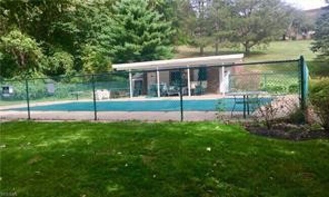 Building Photo - Chagrin Falls Condo for rent