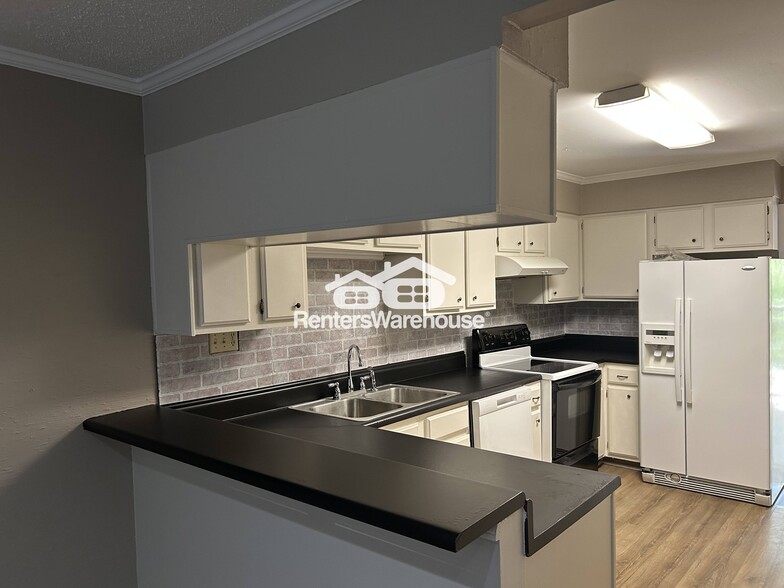 Building Photo - 313 Heath Dr