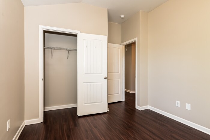 Building Photo - 166 Biscayne Terrace
