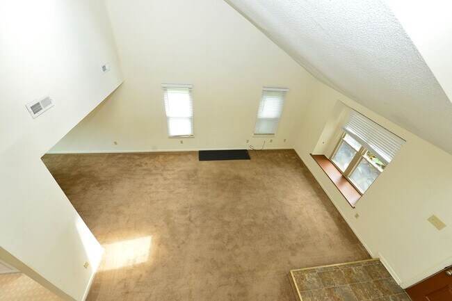 Building Photo - Community Lake-Dock and Private Beach