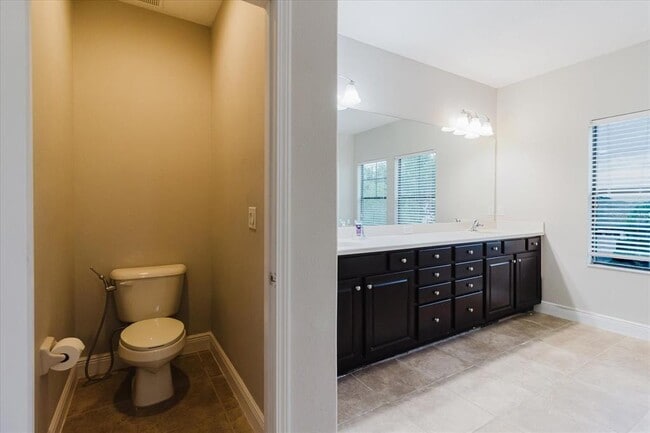 Building Photo - 1389 Heritage Landings Dr