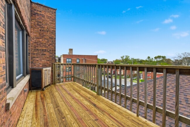 Building Photo - 7308 S Ridgeland Ave