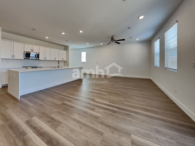 Building Photo - 10573 Lagaspi Dr