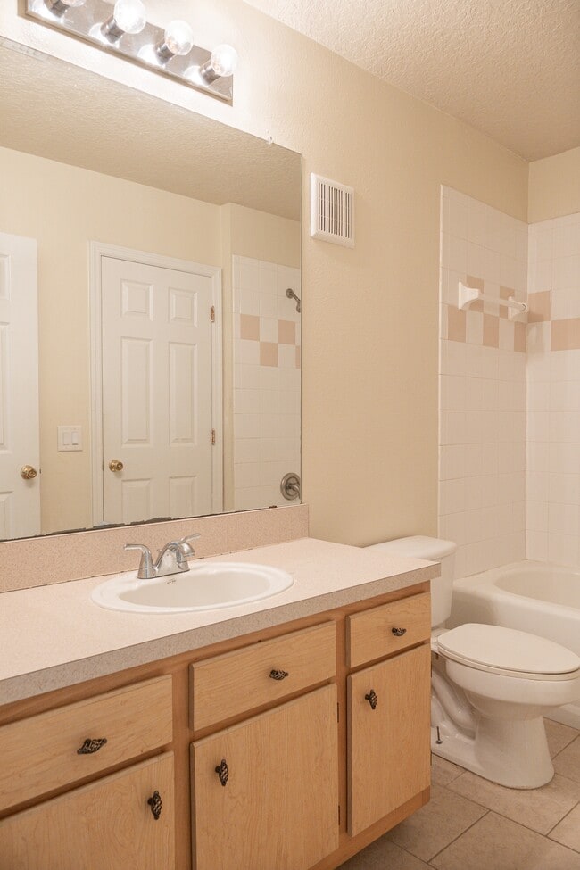 Building Photo - 6596 Swissco Dr