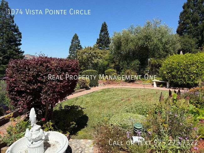 Building Photo - 1074 Vista Pointe Cir
