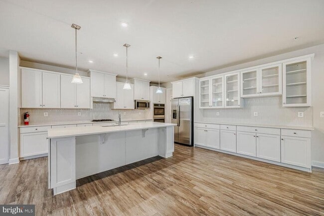 Building Photo - 6425 Greenleigh Ave