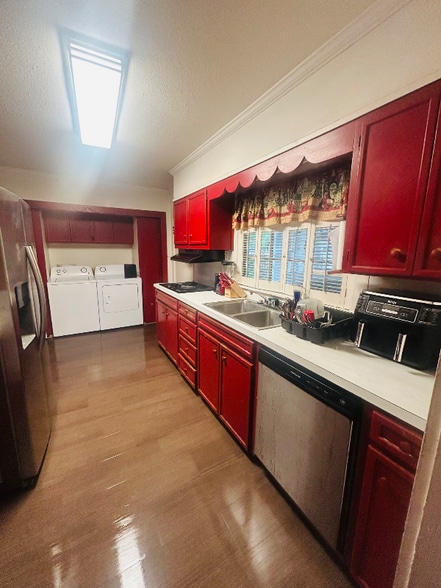 Building Photo - 126 Aston Ave