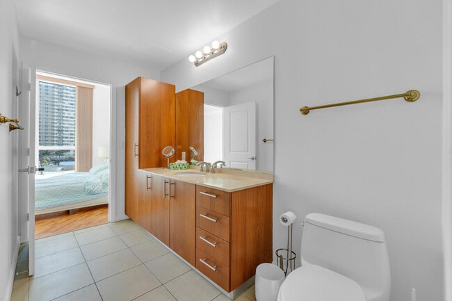 Building Photo - 1945 S Ocean Dr