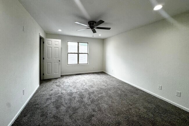Building Photo - 409 Ella Rae Ln