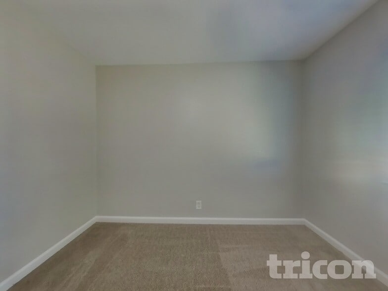 Building Photo - 5041 Whittier Dr