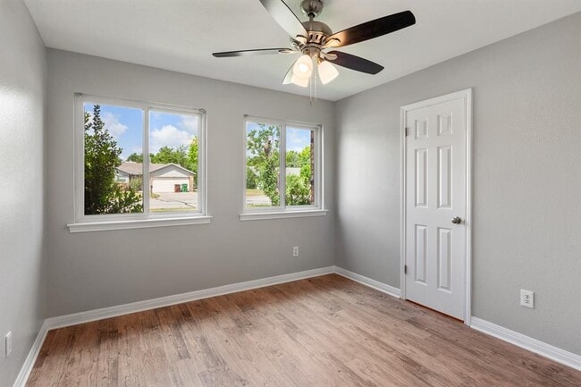 Building Photo - 13313 Briar Hollow Dr