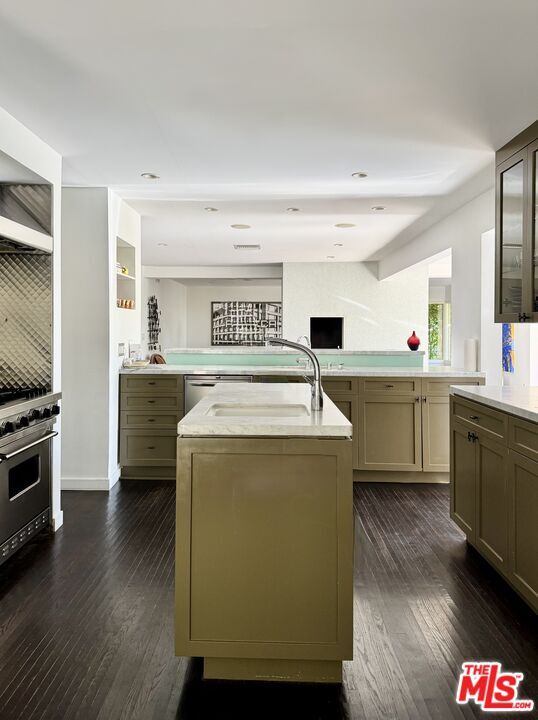 Building Photo - 1555 Rising Glen Rd