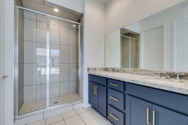 Building Photo - Stunning 4-Level Townhome in Inspirada | R...