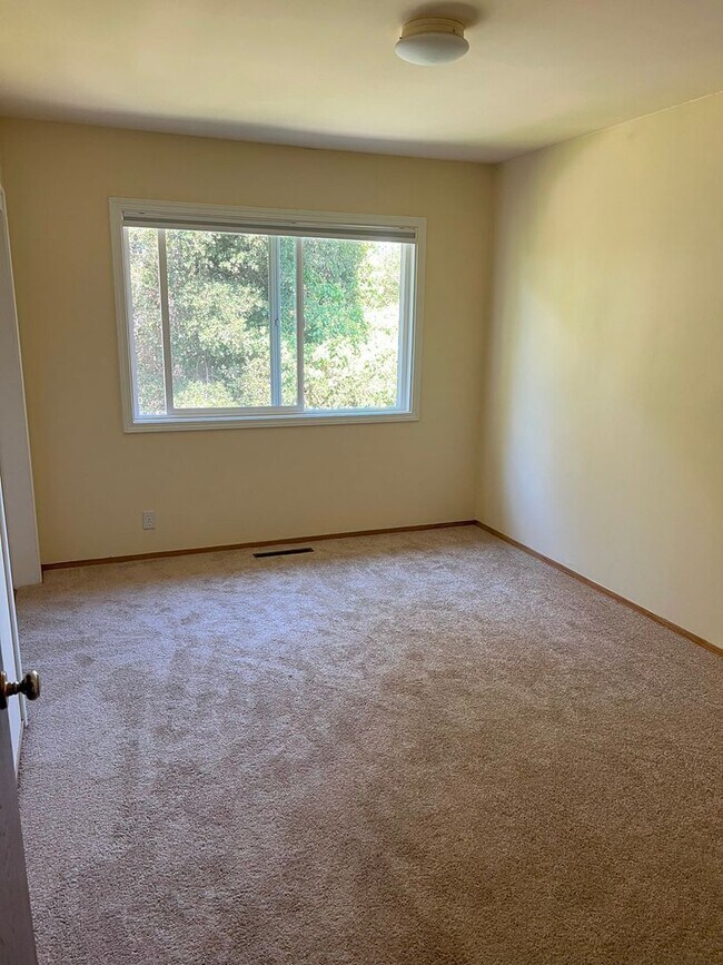 Building Photo - HAYWARD HILLS!!! BEAUTIFUL TWO STORY HOUSE...