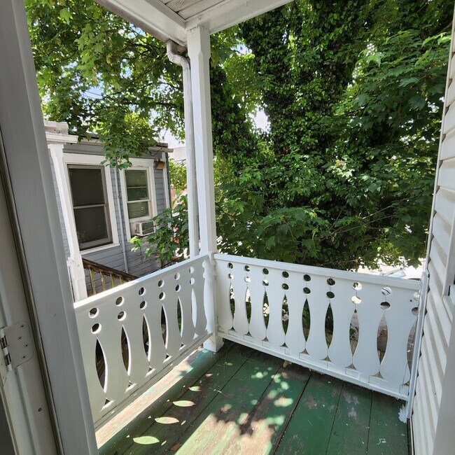 Building Photo - Charming 4BR/1.5BA Home | Modern Finishes | Open Layout | Heart of York City!